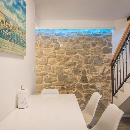 펜션 Charming 5-bed House In